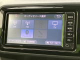 画面からAM・FMラジオやテレビ、Bluetoothなどの音源を選べます。各項目が一覧で表示されるため、使いたい音源を見つけやすく、日々の移動中に便利に活用できます。