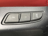 【メモリー機能付きパワーシート】ドライバーごとに設定したシート位置を記憶して、ボタン一つで切り替えできる便利な機能!運転する方が複数名いらっしゃるご家庭におすすめです♪