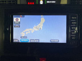 ディスプレイオーディオやカーナビは、現代のドライブにおいて欠かせない装備のひとつです。初めての場所でも迷いにくく、快適なルート案内で運転をサポートします。移動中のエンターテインメント性も高まります。