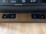 シートヒーター&ベンチレーション機能付き。ベンチレーションはシートの表面の小さな穴から冷風が出るので暑い夏でも快適にお過ごしいただけます。