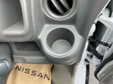 小物入れにもなるドリンクホルダー。
