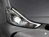 1灯の光源でロービームとハイビームの切り替え可能なBi-Beam LEDヘッドランプを採用。先進性を強調したほか、省電力にも寄与しています。