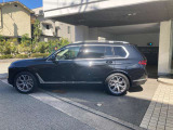 【拘りのFR】BMWが多く採用するFR車。ダイレクトでスポーティな加速感・シャープなハンドリングを実現。縦置きエンジンレイアウトにより、フラットで上質な乗り味です。