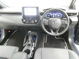 運転席からの視界はこんな感じです☆お気軽にご来店いただき、実際に座って是非お確かめください。ドライバーに寄り添う快適な操作フィールをもたらすステアリングです。