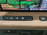 ワイド画面のナビゲーションはフルセグTV、インターナビ対応の純正メモリーナビを搭載しています。Bluetoothオーディオ機能がありますので、スマートフォンなどの音楽も再生できます。