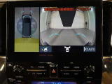 パノラミックビューモニター付きです。車両を上から見たような映像をディスプレイオーディオ画面に表示。運転席からの目視だけでは見にくい、車両周辺の状況をリアルタイムでしっかり確認できます。