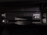 ★ETC(DSRC)が装備されています!!社外品とは違い収まりの良いデザインが人気!高速道路を利用する際は必需品ですよね!!ストレス無く料金所を通過出来ます!!