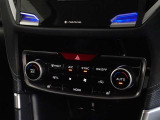車内を快適に、オートエアコンを装備しています。