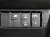 ホンダセンシングが装備されています。アダプティブレーダークルーズやレーンキープアシスト、車線逸脱防止機能なども備えていて、ロングドライブも快適で安全にお楽しみいただけます。