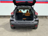 リヤシートは分割して倒せるので、乗員や荷物に合わせてアレンジ可能です!