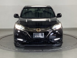 最新のLEDヘッドライトで、より明るく遠くまで照らします!フロントバンパーにはLEDフォグライトが装着されています。