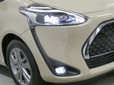 LEDヘッドライトです。デザイン性がよくとても明るいので、夜間の走行や悪天候でも安心です。しかも長寿命!