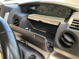 ★グローブボックス:車検証や小物はここに収納できるので車内をすっきりと保てます!