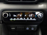 オートエアコンです。車内を設定温度に保ち、快適空間をキープします。