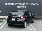 リヤウインドウからリヤコンビネーションランプに回り込む、独特なブーメランシェイプが特徴的なリヤスタイル