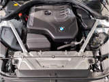 【BMWエンジン】革新的なガソリン・エンジン・テクノロジーによる高性能かつ高効率。レスポンスの良いパワーを発揮。常にスムーズな吸気を実現しアクセル開度にダイレクトに反応しドライビングを楽しく演出。