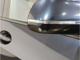 ドアミラーにはLEDウインカーが埋め込まれており、対向車からの視認性を高めております。