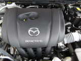 「SKYACTIV-G(ガソリン)」は、規格外の高圧縮を実現し、世界のエンジン技術者に驚きを与えました。さらに、それを維持したままノッキングの発生を抑え、熱効率を向上、走りにも寄与したエンジンです。