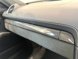車両はすべて屋内にて保管しておりますので、綺麗な状態のお車をご覧いただけます。