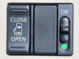 【パワースライドドア】スマートキーや運転席のスイッチでスライドドアの開閉が可能♪電動だから力を入れてドアを開ける必要が無く、小さいお子様でも、重い荷物を持っている時もラクに開け閉めできます♪