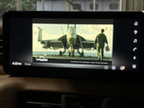 大画面でテレビ映像を楽しめる装備を備えています。停車中の休憩時間などに映像を視聴でき、画面上の操作項目も見やすく、車内で過ごす時間をより快適に活用できます。