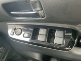 パワーウインドウスイッチです。運転席はオート機能付きです。