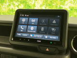 FM・AMラジオやBluetoothオーディオなど、複数のメニューが画面に並びます。各項目を見ながら選べるため、通勤やお出かけの際も使いたい機能を探しやすい装備です。
