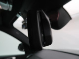 【ルームミラー一体型ETC】BMWといえばルームミラー一体型のETC。ドライバーから差し込めるかたちになっておりますので、差し忘れの際も慌てずにご利用いただけます。