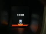 周囲の障害物に近づくと、ブザーでお知らせして衝突回避をサポートします。駐車時や狭い道での走行の際に便利です。