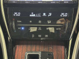 左右独立温度コントロールフルオートエアコンです。運転席、助手席それぞれで独立して温度設定ができます。冷え性の方が乗っても安心ですね♪