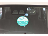 予防安全機能「スマートアシスト」を装備しています。安全機能の詳細は販売店スタッフまでおたずねください。機能を過信せず、必ずご自身で安全運転を行ってください。