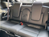 ■7人乗り/サードシートを収納すれば、広いラゲージスペースが確保できますので、荷物の多い時は便利です!