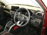 見通しのよいすっきりとした視界で、誰でも運転しやすいです。運転のしやすさは疲れにくさにも繋がりますよ♪