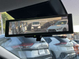 【インテリジェントルームミラー】車両後方のカメラ映像がミラー(液晶画面)に写るので、後席の人や荷物が写りこみません。夜間や悪天候でも視界が良好です♪