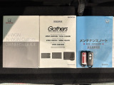 スマートキーは鍵をバッグに入れたままでもドアロックの開閉やエンジンのON・OFFができます。夜間や雨の日も鍵を探さなくて良いので便利です。