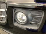 【フォグライト】霧などの悪天候時、自車の位置を示すとともに前方や路肩が見えずらい時、近い位置をワイドに照らしてくれます。