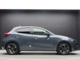 マツダ車の特徴でもあるボンネット部分が長いのもMAZDA2がスタイリッシュに見える理由の一つです。