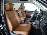 本革(一部)仕様のシートです。室内空間がぐっと優雅になります。