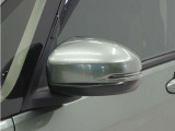 ◆ドアミラーウインカー◆ドアミラーにウインカーを装備しています。対向車に自身の進行方向を合図し安全に運転できます。