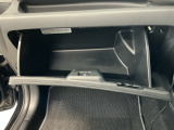【グローブボックス】収納スペースが沢山あるので車内が散らからずに助かります。ちょっとした物を入れるのにいいですね♪