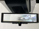 【インテリジェント ルームミラー】車両後方のカメラ映像をミラー面に映し出すので、車内の状況や、天候などに影響されずいつでもクリアな後方視界が得られます!