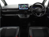◆インテリアパネル◆視界広々で非常に運転しやすくロングドライブでも疲れを感じさせないすっきりとまとまったインパネ周りです。