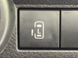 【パワースライドドア】スマートキーや運転席のスイッチでスライドドアの開閉が可能♪電動だから力を入れてドアを開ける必要が無く、小さいお子様でも、重い荷物を持っている時もラクに開け閉めできます♪