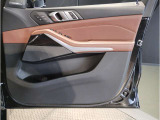 当社BMW認定中古車は全車保証付きでございます。また保証料金や整備費用はお見積書内の諸費用・税金に追加計上する事はございません。認定中古車保証付きのお支払総額でお見積りご依頼の上、他店とお比べください