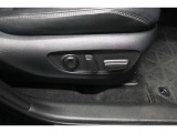 運転席はパワーシート搭載。微妙な調整が手軽にでき、ピッタリのポジションで運転することが可能です。