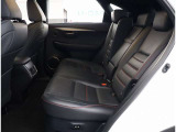 自社工場を3拠点完備しております。重整備やカスタムを始め、ご購入後のお車のメンテナンスも弊社にお任せください。