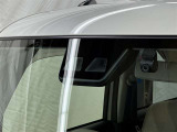 サポカーSとは、衝突被害軽減ブレーキに加えて、高齢者に多いと言われている踏み間違い事故防止をサポートする機能です。詳しくは販売店スタッフまでおたずねください。