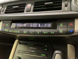 左右独立温度コントロールフルオートエアコンです。運転席、助手席それぞれで独立して温度設定ができます。冷え性の方が乗っても安心ですね♪