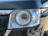 LEDヘッドライトは、点灯の瞬間から最大光量を発揮し、突然暗くなるトンネルなどでの安定感を高めます。