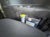 車載の非常時のパンク修理キットと空気入れです